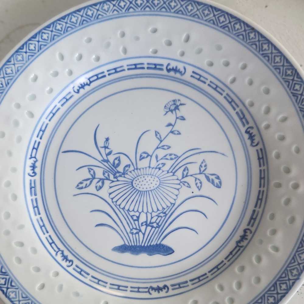 Vintage Chinese porcelain hand painted rice eye trim plate - Picture 2 of 8